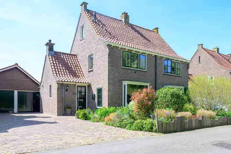 2-onder-1-kapwoning Winkel Ruime Tuin Garage Zonnepanelen