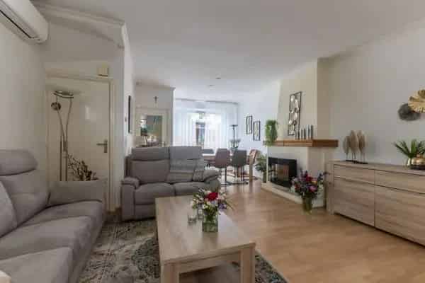 Hoekwoning Ubach over Worms 2 slaapkamers garage tuin