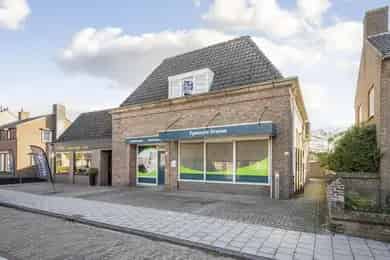 185m2 Kantoorruimte Drunen - Bedrijfspand met Bovenwoning