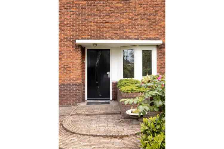 Huis te koop Johan Wagenaarlaan: Ruime 30er jaren villa met garage