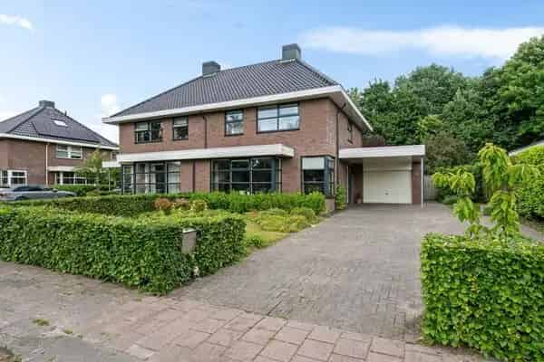 Ruime 2 1 Kapwoning met Garage Carport en Tuinhuis 648m2