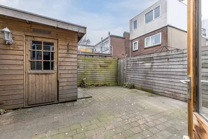 Huis te koop IJmuiderstraatweg: ideale starterswoning of klusproject