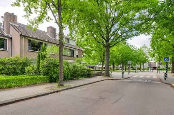 Royaal woonhuis 4 slaapkamers grote garage Waalre