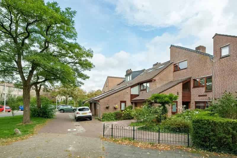 5 Slaapkamers Ruime Eengezinswoning Rijnsweerd Garage Parkeerplaatsen