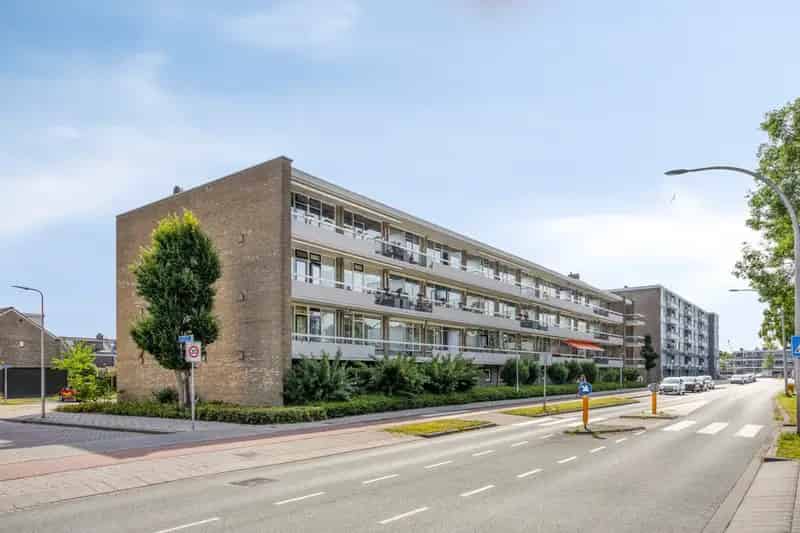 Ruim appartement 100m2 Zwijndrecht balkon lift VVE senioren