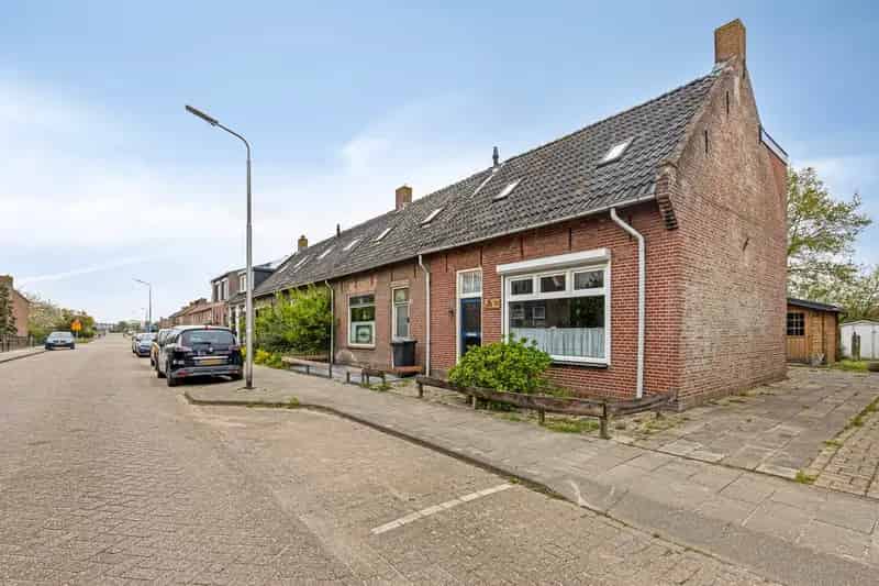 Hoekwoning Lage Zwaluwe 3 slaapkamers starterswoning