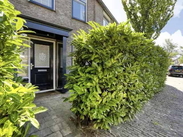 Knikwoning te koop in Muiderberg: Ruimte en Recreatie
