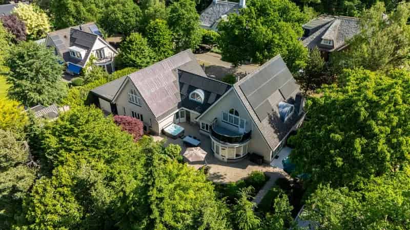 Luxe villa Brabant 5 slaapkamers wellness fitness dubbele garage grote tuin