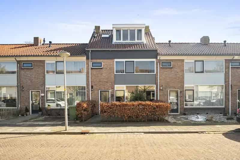Gezinswoning nabij strand en scholen 4 slaapkamers