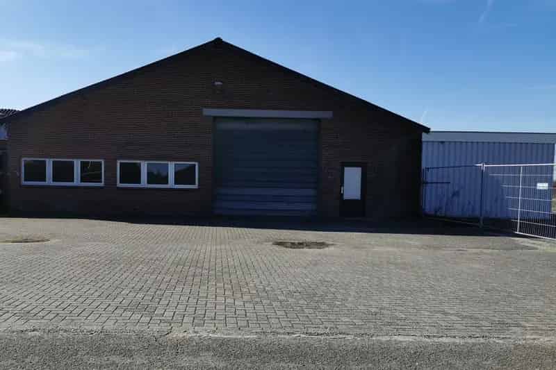 Bedrijfshal te Huur Baarlo Diverse Ruimtes Parkeerterrein