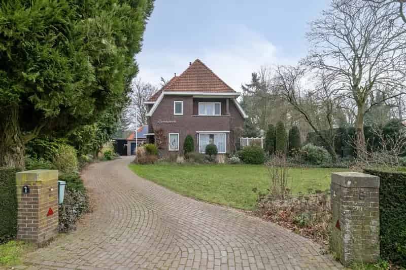 Vrijstaande woning 1928 karakteristieke elementen moderne keuken natuurtuin