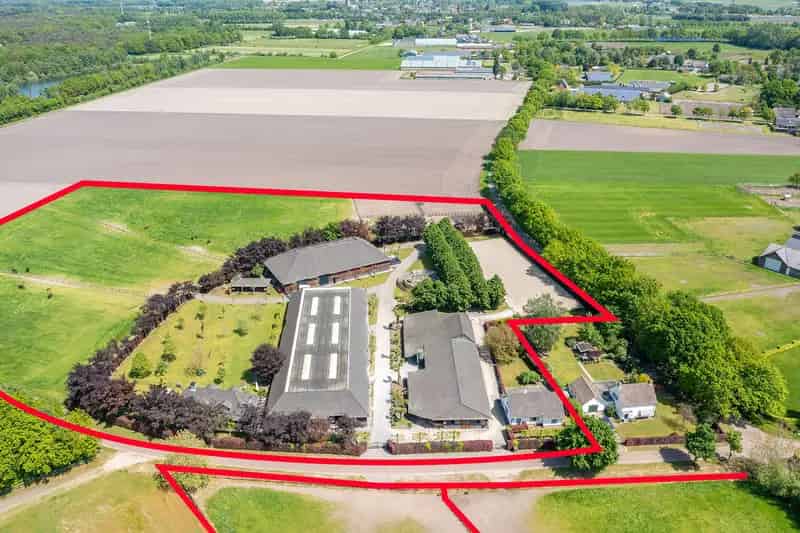 Agrarisch bedrijf te koop Leende: Hippische accommodatie met 33 paardenstallen