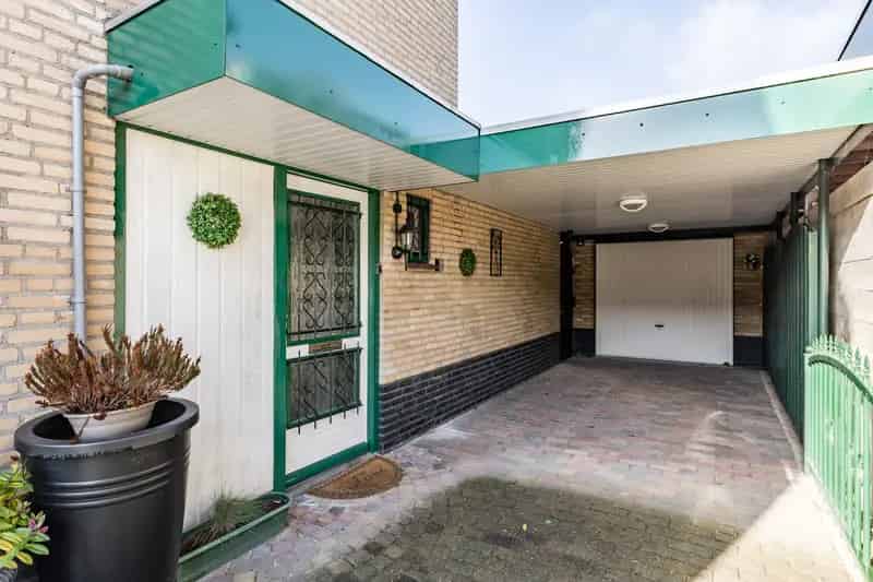 Ruime 4 Slaapkamers 2-onder-1 Kapwoning Te Koop