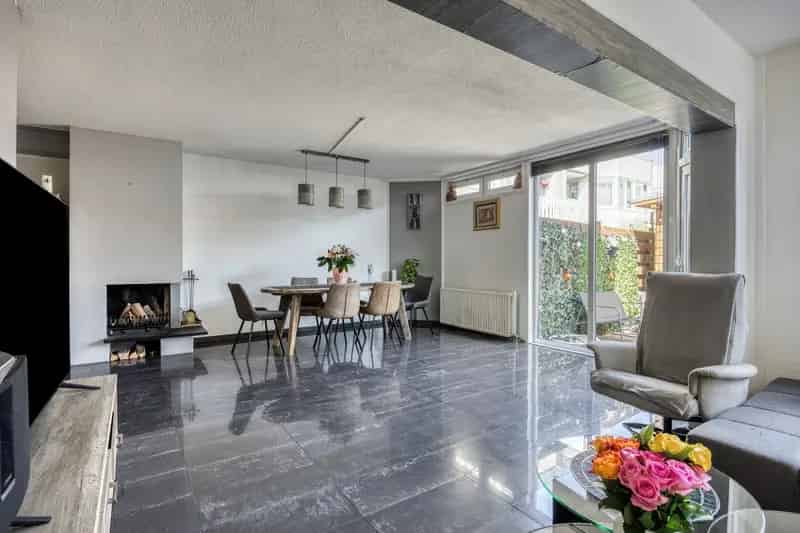 Huis te koop Capelle aan den IJssel: 4 slaapkamers, moderne badkamer, ruime tuin