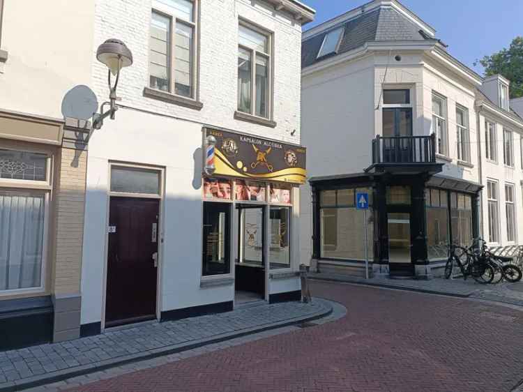 Te Koop: Centrum Bergen op Zoom - Winkelruimte & 2 Appartementen