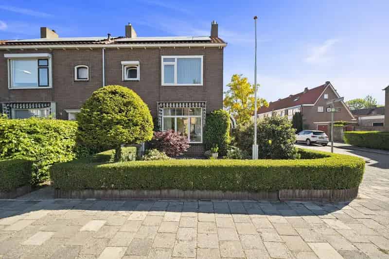 Hoekwoning Den Helder 3 slaapkamers garage zonnepanelen