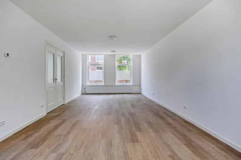 Gerenoveerde 6-kamer bovenwoning Zeeheldenkwartier