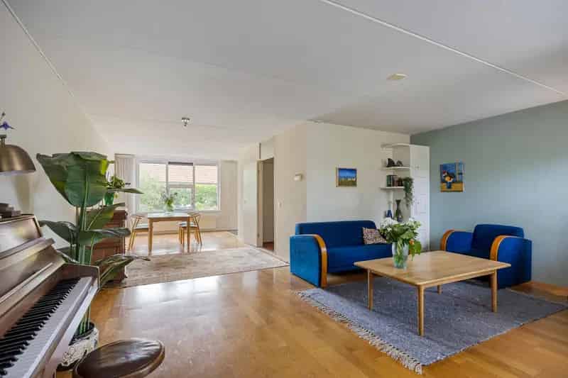 Huis te koop Apeldoorn: Ruime woning met garage en tuin