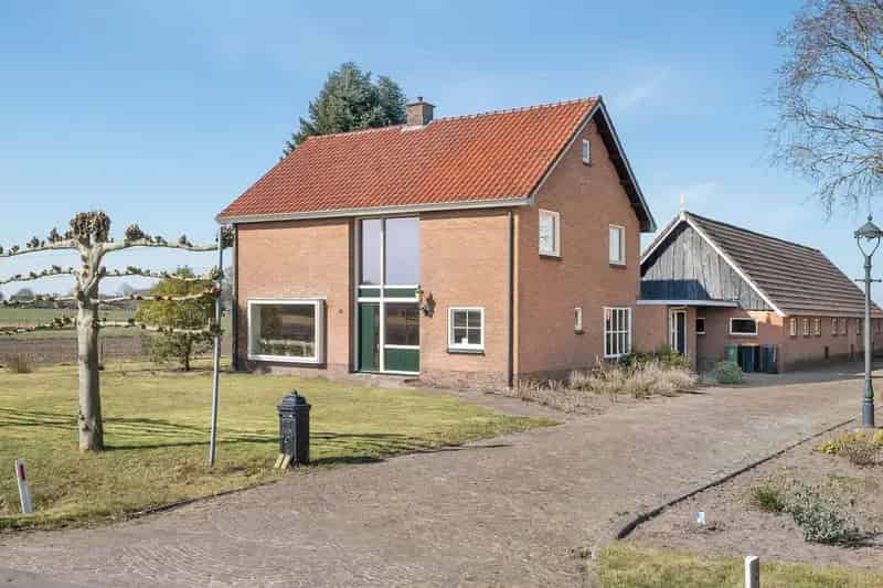 Vrijstaande woning Hoge Hexel 203m2 7735m2 grote schuur