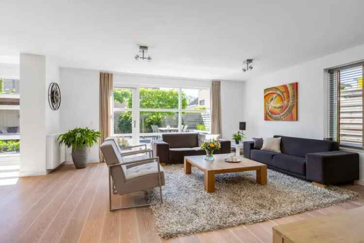 Huis te koop Hoevelaken: Ruime gezinswoning aan het water