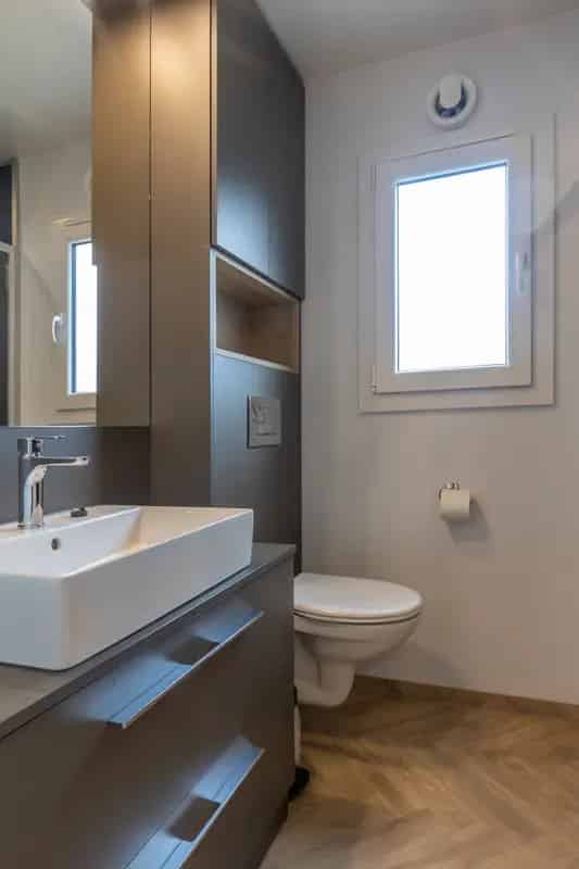 Chalet nabij Maastricht  3 slaapkamers  Zwembad Airco