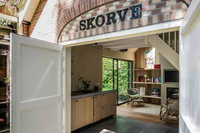Huis te koop Bussum Willemslaan: karakteristieke villa met guesthouse