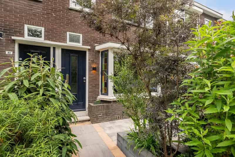 Huis te koop Vlaardingen: Ruime gezinswoning met 4 slaapkamers en diepe tuin