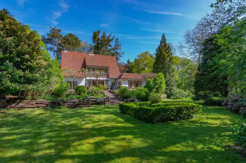 Huis te koop Leeuwerikenlaan: Sfeervolle villa met zwembad en grote tuin