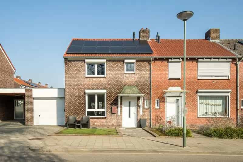 Half Vrijstaand Huis Eygelshoven 3 slaapkamers Garage Tuin 12 Zonnepanelen