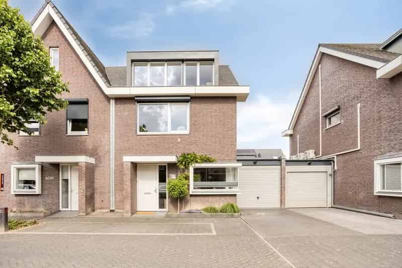 5 Slaapkamers Ruime gezinswoning Eijsden Garage Tuin 16 Zonnepanelen