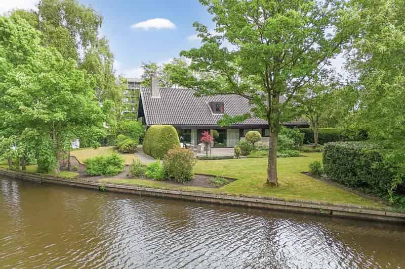 Vrijstaande woning Heerenveen: Ruim, aan het water, 4 slaapkamers
