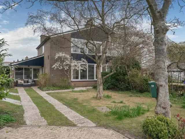 Groet: Ruime 4 slaapkamer woning nabij duinen en strand
