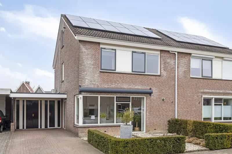 Tweekapper Enter 4 slaapkamers moderne keuken badkamer garage tuin