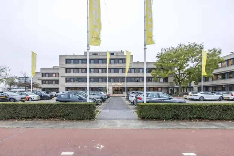 271 m2 Kantoorruimte te Huur Utrecht - Instapklaar met Meubilair