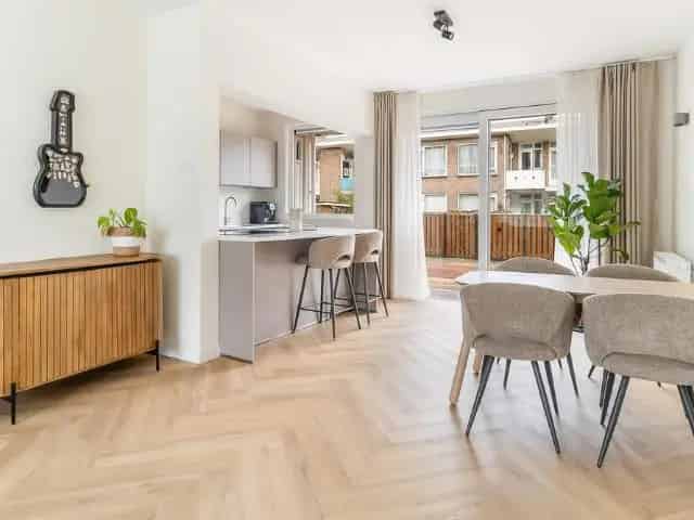 3 Kamer Appartement Voorburg  Gerenoveerd  Riante Tuin
