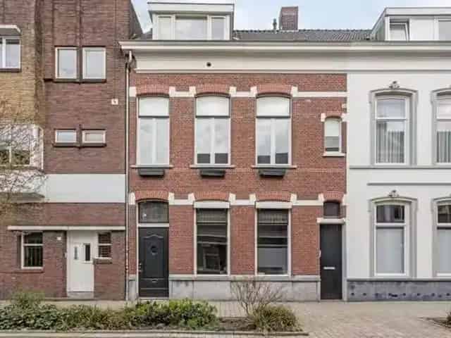 Tussenwoning te koop Tilburg 7 kamers 210m2