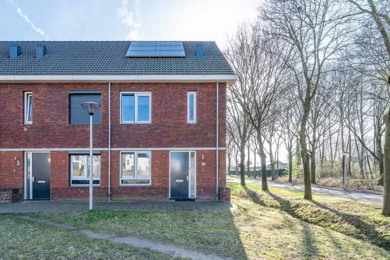 Moderne Hoekwoning Eindhoven 4 slaapkamers 2 parkeerplaatsen 14 zonnepanelen