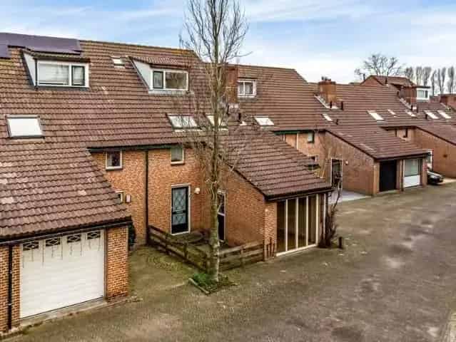 Ruime 21-Kapwoning met Kantoor Zwaag