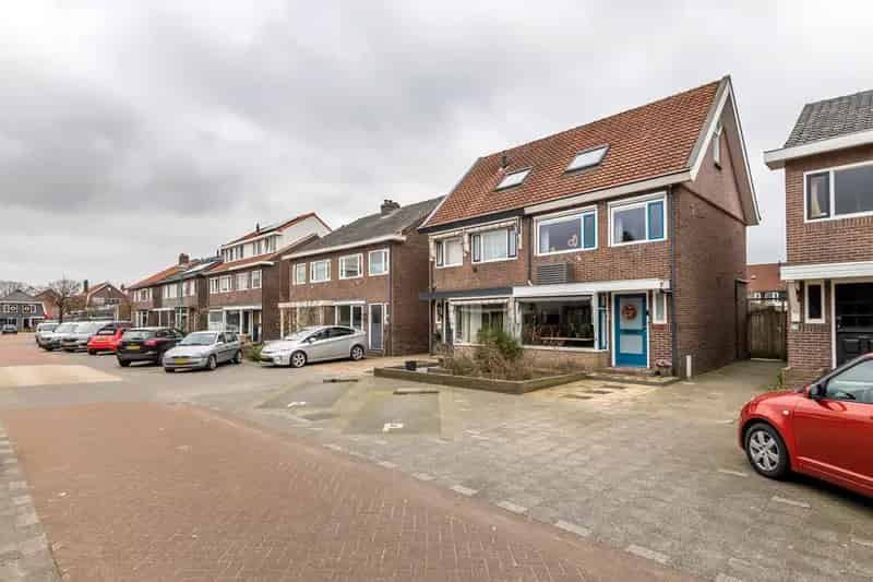 Riante Jaren 30 Tweekapper met Bijgebouw Veenendaal