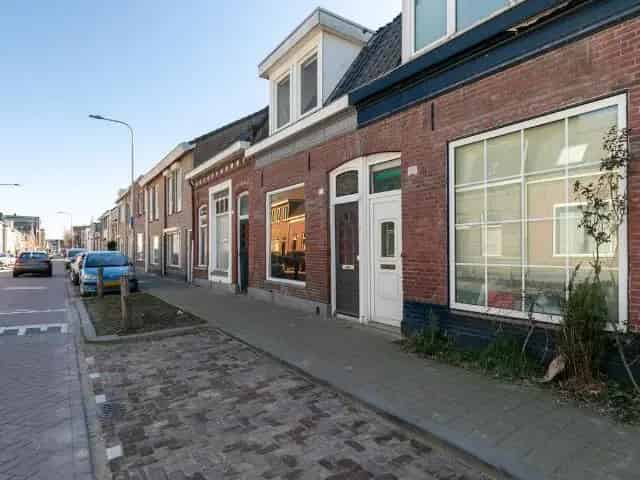 Te Koop: Gerenoveerde 3 Slaapkamers Huis Nabij Station Tilburg