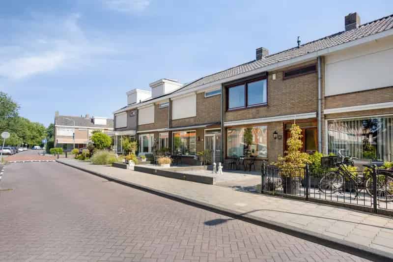 Huis te koop Volendam Leliestraat: 3 slaapkamers, diepe tuin