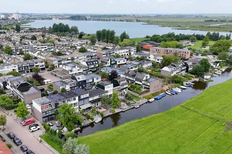 Huis te koop: Roerdompstraat Wormer - Aan vaarwater met vrij uitzicht