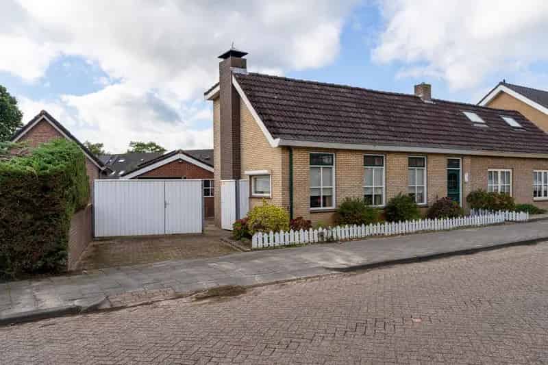 Tweekapper Made - Ruime Garage Diepe Tuin 26 Zonnepanelen