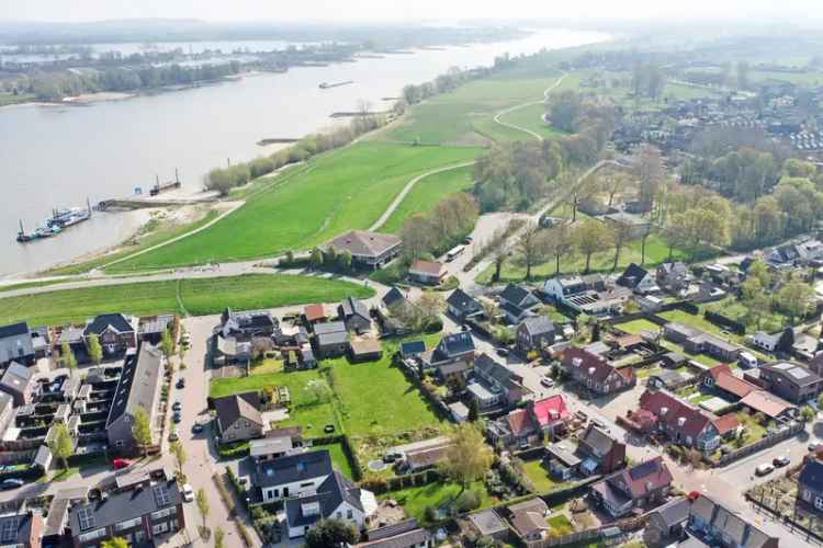 Vrijstaand Woonhuis Nabij Centrum en Dijk