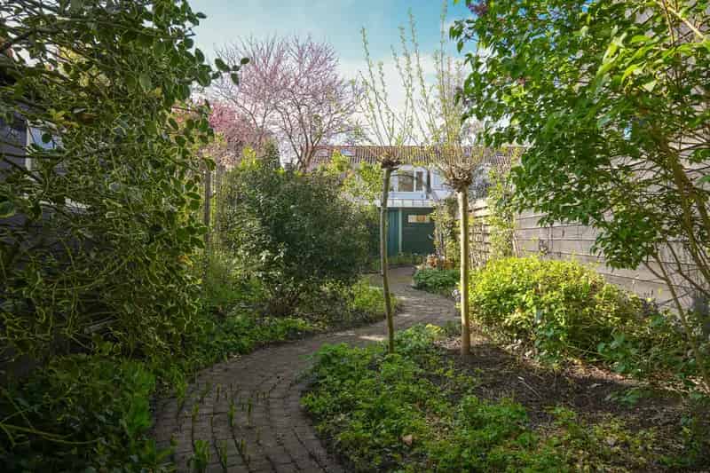 Tussenwoning Leerdam 3 slaapkamers  Ruime tuin Schuur