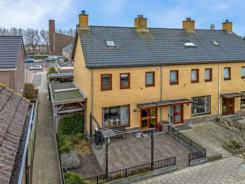 Ruime Hoekwoning 5 Slaapkamers Zonnepanelen Kindvriendelijk