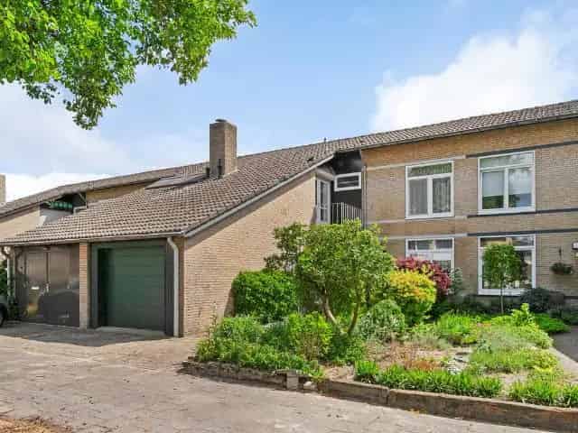Ruime Tussenwoning Boxtel 3 Slaapkamers Grote Tuin Garage