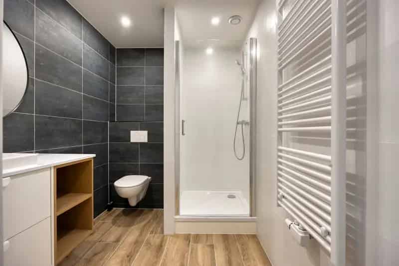 Te Koop Rotterdam: Gerenoveerde 2-Kamer Benedenwoning