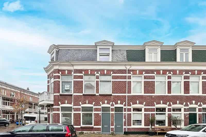 Huis te Koop Scheveningen: Hoekpand 3 Woon Eenheden