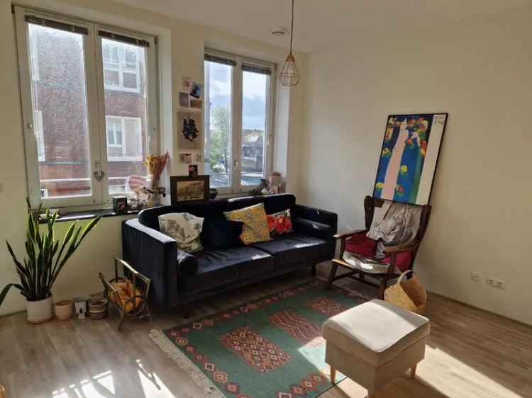 Room in Spacious apartment looking onto windmill